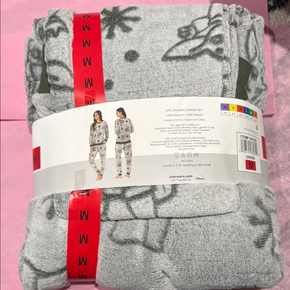 Star Wars women’s fuzzy Pajamas - size M. 2 pc. Super cozy! Star Wars, yoda - Picture 3 of 8